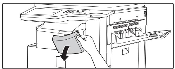 SHARP MX 2614 - Remplacement de la cartouche d'agrafes - 1