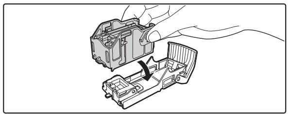 SHARP MX 2614 - Remplacement de la cartouche d'agrafes - 5