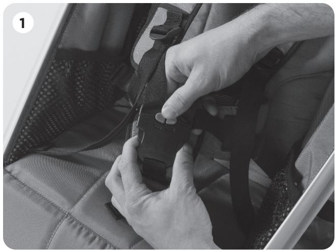 THULE GLIDE 2 S RUNNING  -  URBAN GLIDE 2 RUNNING -  URBAN GLIDE 2 S RUNNING - CHILD PLACEMENT AND SEATBELT - 1