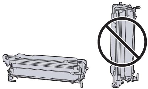 KYOCERA ECOSYS M5521CDN  -  ECOSYS M5521CDW -  ECOSYS M5526CD - Placer le tambour à plat sur une surface propre et plane. - 1
