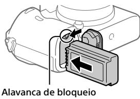 SONY ALPHA 6400 - Passo 1: Inserir a bateria na-camera - 2