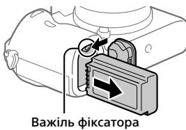 SONY ALPHA A7 III - Крок 1: Вставляння батареї у фотоапарат - 4