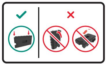 LEXMARK CX317DN - Insérez la bouteille de réception de toner. - 4