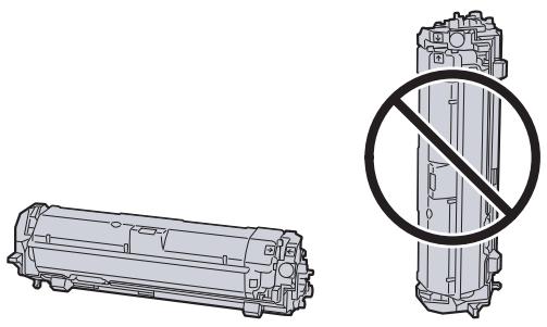 KYOCERA ECOSYS M2635DN  -  ECOSYS M2640IDW - Placer le développement avec la cartouche de toner à plat sur une surface propre et plane. - 1