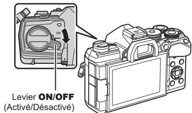 OLYMPUS OM-D E-M1 - Vérifiez que le levier ON/OFF (Activé/Désactivé) est en position OFF (Désactivé). - 1