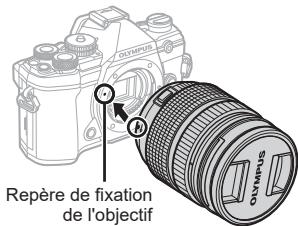 OLYMPUS OM-D E-M1 - Comment fixer un objectif sur l'appareil photo - 4