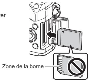 OLYMPUS PEN-F - Insertion de la carte - 3