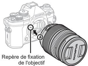 OLYMPUS OM-D E-M1X - Comment fixer un objectif sur l'appareil photo - 4