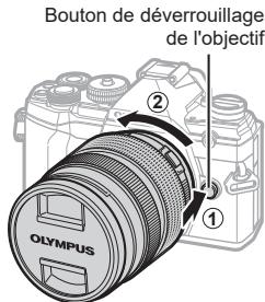 OLYMPUS OM-D E-M1X - Appuyez sur le bouton de déverrouillage de l'objet et faites tourner l'objet comme illustré. - 1