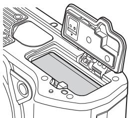 OLYMPUS OM-D E-M1X - Charge embarquée à l'aide d'un adaptateur USB-AC en option (le F-5AC) - 2