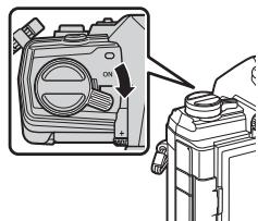 OLYMPUS OM-D E-M1X - Comment fixer un objectif sur l'appareil photo - 1