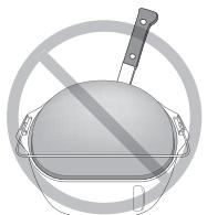 PANASONIC CROUSTINA SD-ZF2010KXF - Le moule à pain et le bras pétrisseur sont recouverts de céramique non salissant et qui permet d'enlever le pain plus facilement. - 1