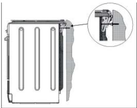 INDESIT I5V5C1W1 - Branchement du cable d'alimentation au réseau électrique - 1