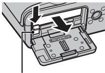 FUJIFILM X-T20 - Retrait de la batterie et de la carte mémoire - 1