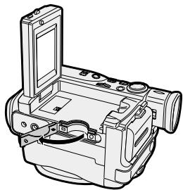 SHARP HI8 - Inserción de una tarjeta SmartMedia - 2