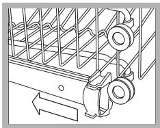 HOTPOINT LKF 7148X FR/HA.R - Never lift or lower the rack on one side only. - 1