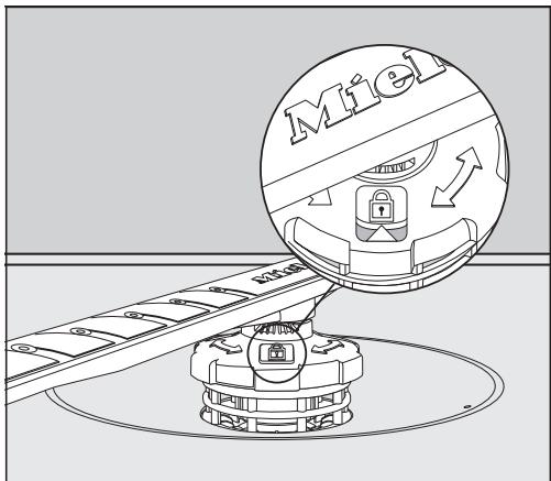 MIELE G 5073 SCVI CELLENCE - Monter les bras de lavage. - 1