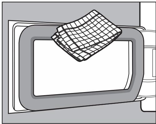 MIELE TCC364WP 9kg - Nettoyer la trappe d'accès au filtre socle - 1