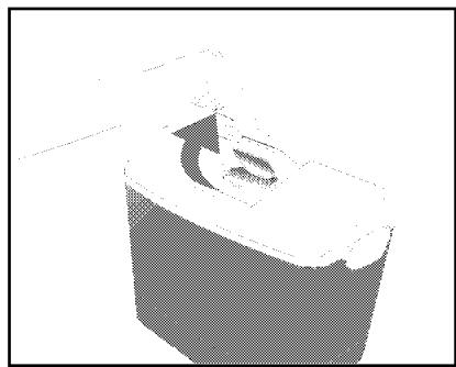 BEKO GNEV220W - Remplir le réservoir d'eau du distributeur - 1