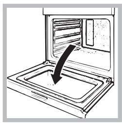 HOTPOINT FT8501ANHAS - Cleaning the oven door - 1