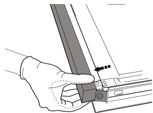 HOTPOINT FA4S544IXHA - CLIQUEUR POUR NETTOYER - NETTOYER LA VITRE - 2