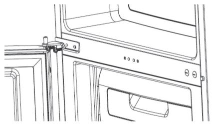 VALBERG CNF 270 F W625C  -  CNF 270 F W625C2 - REMARQUE : Lorsque vous retirez la porte, voirlez à ce que la rondelle située entre la charnière centrale et le bas de la porte du congélateur ne se perde pas. - 5