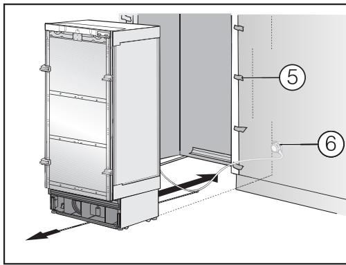 MIELE F 2672 VI - Pushing the appliance into the niche - 2