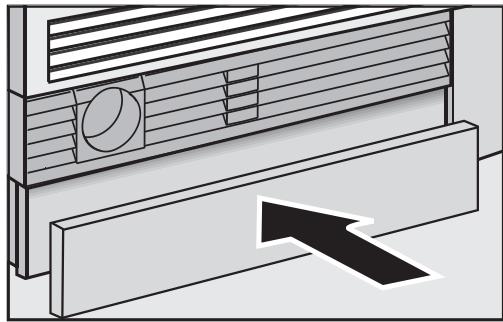 MIELE F 2672 VI - Securing the toe-kick ventilation grille and toe-kick cover - 2