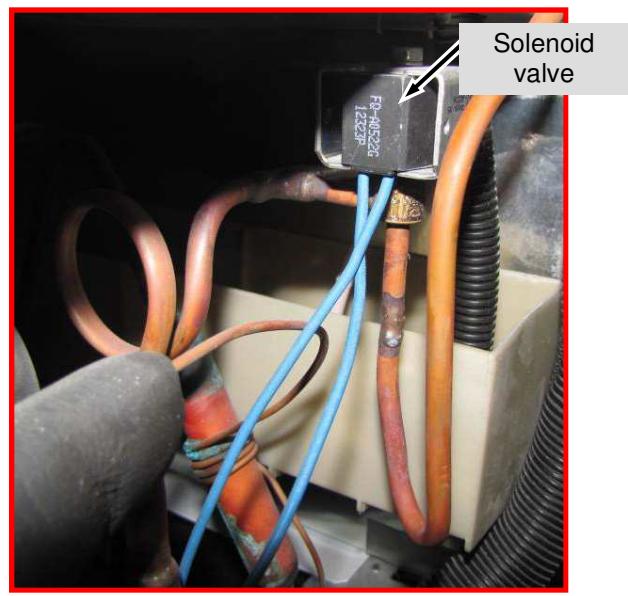 LIEBHERR FDv 4613 - Defrost water evaporation channel and solenoid valve - 3