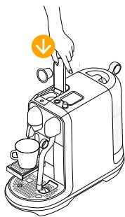 SAGE NESPRESSO CREATISTA PLUS SEL - Milchkaffeezubereitung – zwei Tassen / Preparazione del caffè con latte - Due tazze - 1