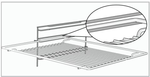 BEKO BBCW13400DX - Mise en place de la grille métallique et du plateau métallique sur les étagères de cuisine - 1