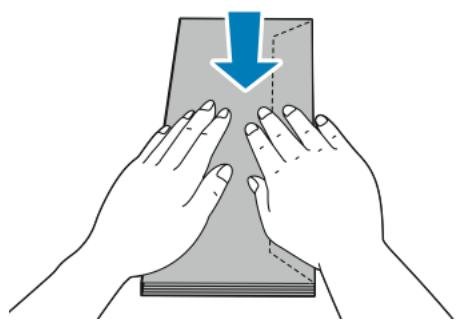 XEROX VERSALINK C7000N - Chargement d'enveloppés dans le départ manuel - 4