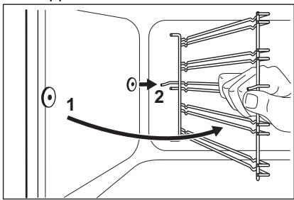 AEG-ELECTROLUX CIS6679BPW - Retrait des supports de gradins - 3