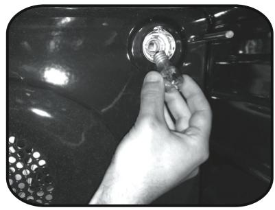 ROSIERES RFC3O3351PN - CHANGING THE BULB - 2
