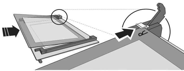 HOTPOINT FA2530HIXHA - CLIENTER POUR NETTOYER - NETTOYER LA VITRE - 3