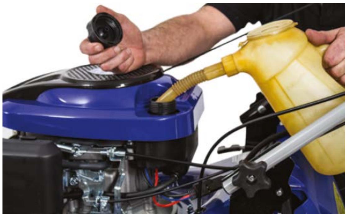 HYUNDAI HYM43SP - Remove the fuel tank cap. - 2
