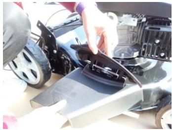 HYUNDAI HTDT5173T  -  HTDT5175FBS - 4) Montage du déflecteur d'éjection latérale - 4