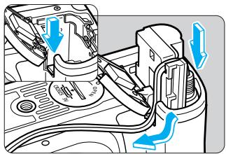 CANON EOS 10D - Positionnez le cable dans l'encoche. - 1
