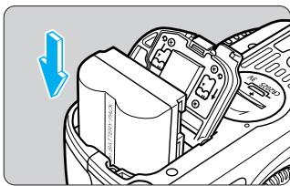 CANON EOS 10D - Ouvrez le couvercle du compartment à pile. - 1