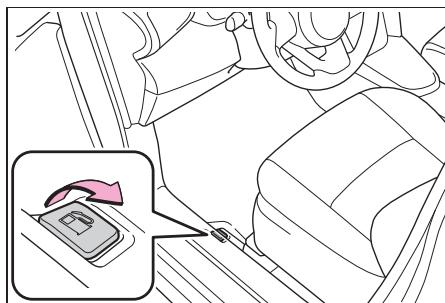 TOYOTA YARIS CROSS - Ouverture du bouchon de réservoir de carburant - 1