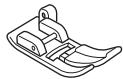 TOYOTA SP100 - SP100 /200 - Installez le pied-de-biche pour zigzag ou le pied pour surfilage. - 1