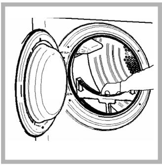 INDESIT IS 60 V - Filter nach jedem Zyklus reinigen - 2