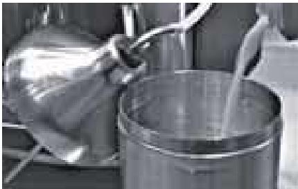 KRUPS BEAN TO CUP EA8258 - Using the auto-cappuccino accessory (optional) - 5