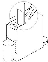 NESPRESSO ESSENZA MINI TRIANGLE - Αδειάζοντας το σύστημα όταν προβλέπεται μεγάλο διάστημα αχρησίας, προστασία από τον παγετό ή πριν από μία επισκευή - 3
