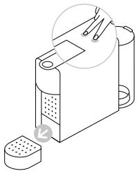 NESPRESSO ESSENZA MINI TRIANGLE - Αδειάζοντας το σύστημα όταν προβλέπεται μεγάλο διάστημα αχρησίας, προστασία από τον παγετό ή πριν από μία επισκευή - 1