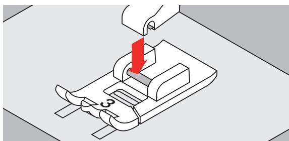 BERNINA B335 - Changement de la semelle du pied-de-biche - 2