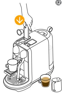 NESPRESSO CREATISTA PRO - Tilberedning af maelkedrikke - to kopperMaitokahvin valmistus - kaksi kupillista - 3