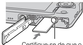 SONY WX60 - Inserir um cartão de memória (vendido separadamente) - 2