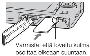 SONY WX60 - Muistikortin (myydään erikseen) asettaminen - 2