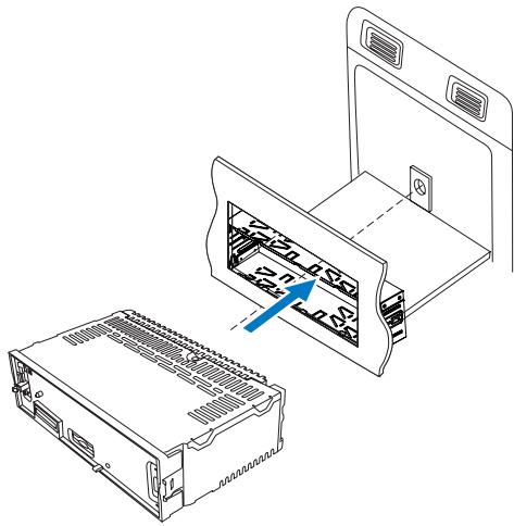 PHILIPS CE135BT - Mount into the dashboard - 4